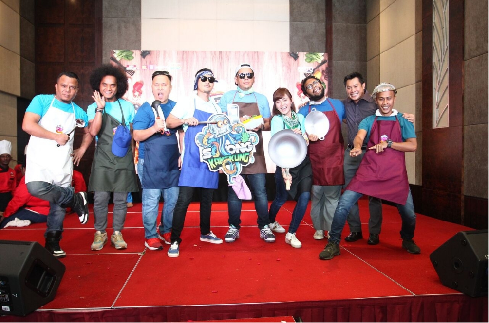 Elizad bersama 'Sotong Kangkung'.